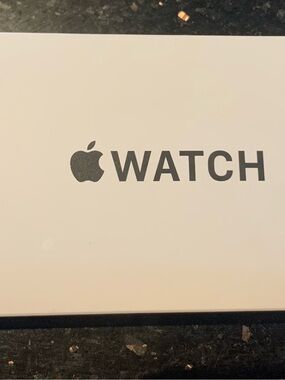 *NEW* Apple Watch SE (2nd Gen) 40mm Starlight Aluminum GPS